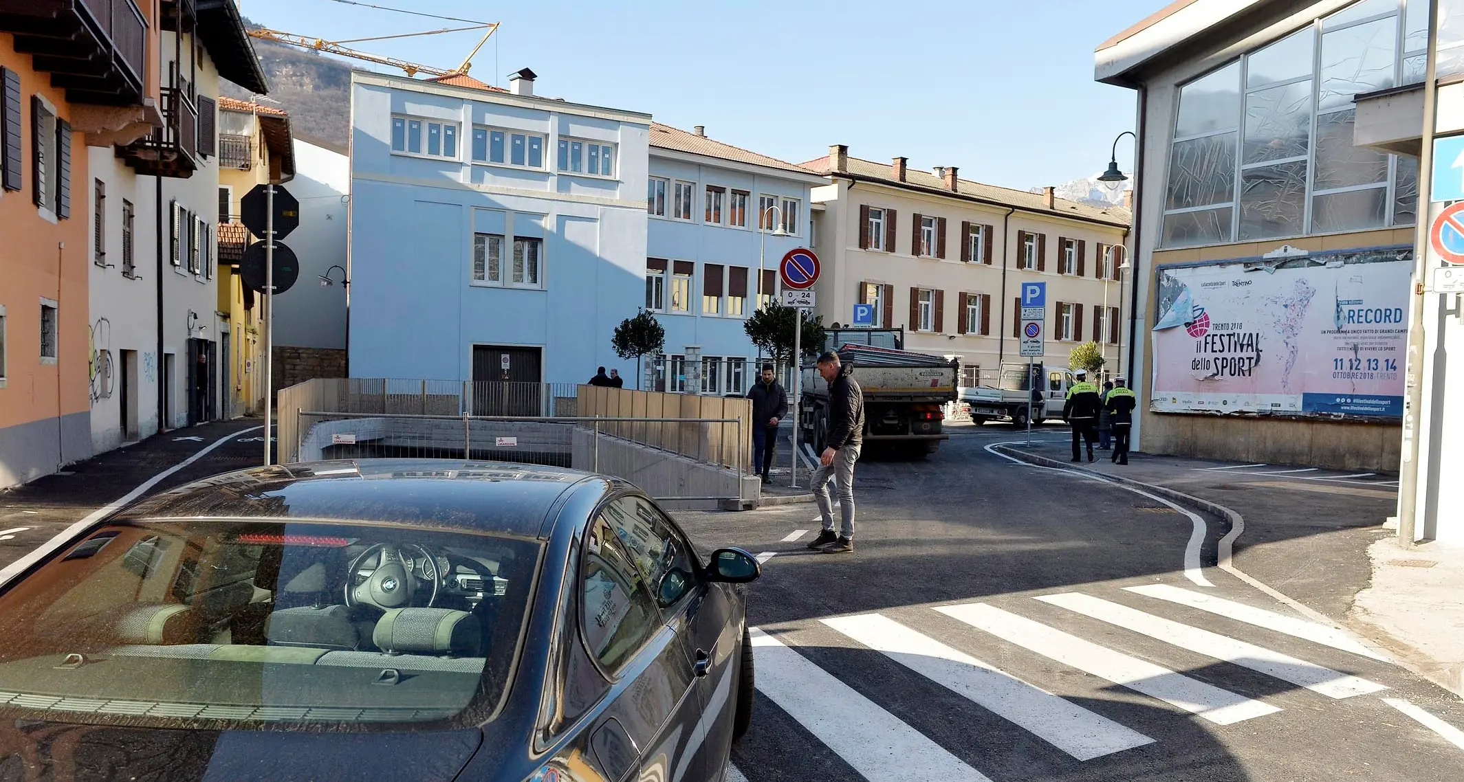 Riaperta via Esterle dopo 14 mesi di lavori per il nuovo parcheggio