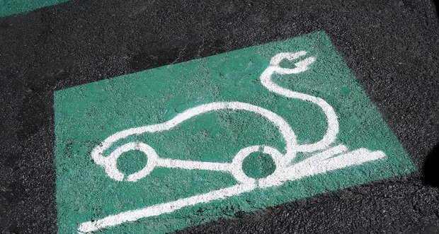 Auto elettriche in aumento, saranno più del 50% nel 2030