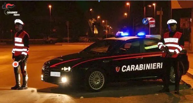 Ubriaco alla guida dell'auto inseguito da Laives al Cadino