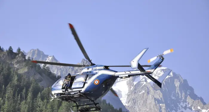 Cade dall'elicottero: morto maestri di sci