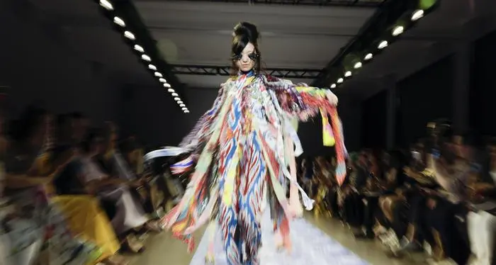 Sfilate di moda a New York fuggi fuggi degli stilisti Fashion Week in tono minore