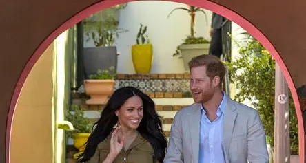 La regina Elisabetta «furiosa» per la \"Megxit\", ma Harry e Meghan tirano dritto
