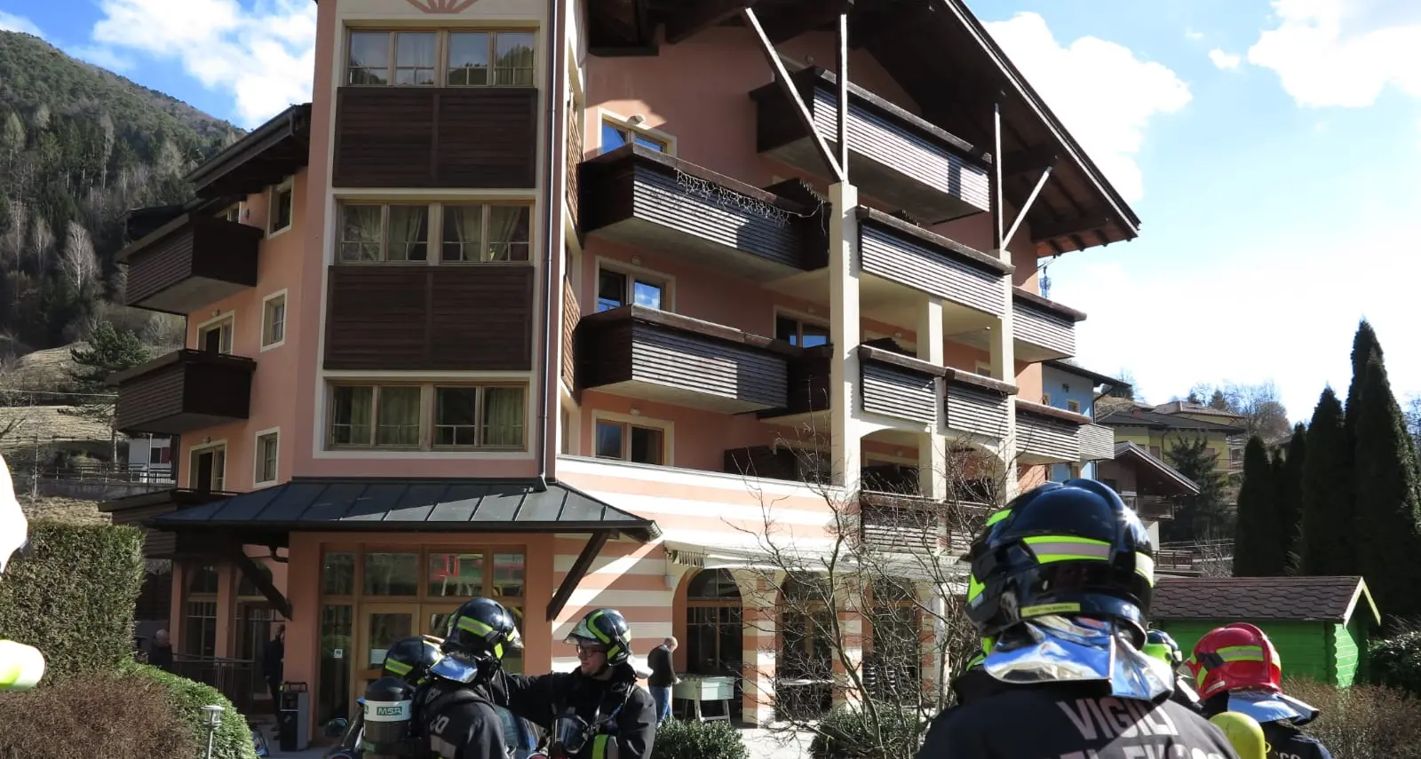 Esplosione nell'area wellness dell'albergo Incendio all'Hotel Adriana a Locca di Concei