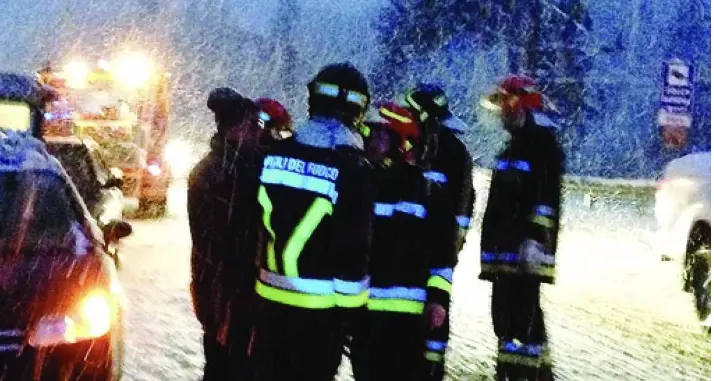 Lavazè: Camper contro auto per una sbandata sulla neve gravissima un'ottantenne
