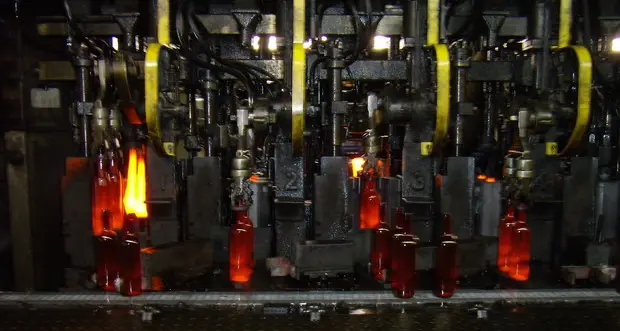 Il vetro è molto ecologico: aumenta la produzione di bottiglie e vasetti