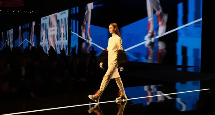 Moda: stivali e sneakers guidano la rivoluzione dello stile per lui e lei