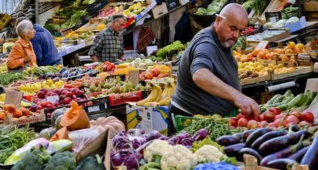 Inflazione, media nazionale +0,6 ma in Trentino e Alto Adige di più: rincari per viaggi, patate e insalata
