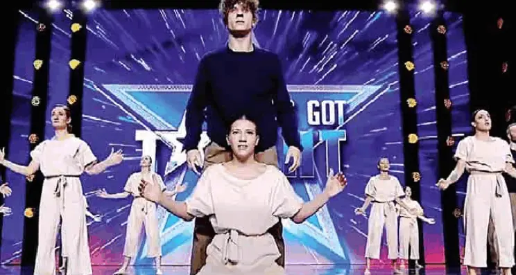 Papi conduce finale Italia's Got Talent In gara i trentini Powa Tribe