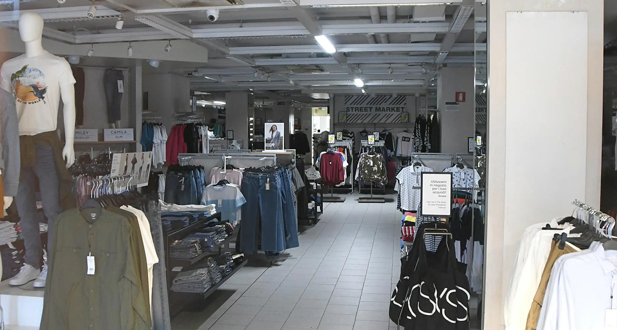 Arrestato per rapina all'Ovs: aveva capi d'abbigliamento nascosti sotto il giubbotto