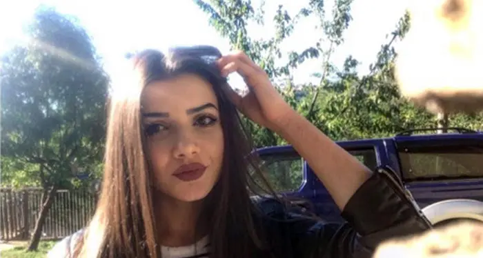 Dimessa dall'ospedale 16enne viene trovata morta nel suo letto dai genitori