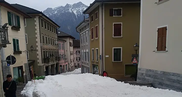Uno \"snowpark\" artificiale nelle strade di Strigno: interrogazione di \"Futura\"