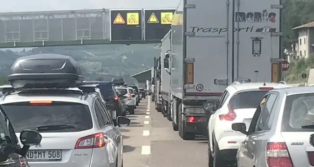 Code e rallentamenti in A22 per il rientro dalle ferie - Video
