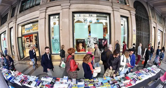 Mercato del libro a picco: con le librerie chiuse vendite in calo del 50 per cento