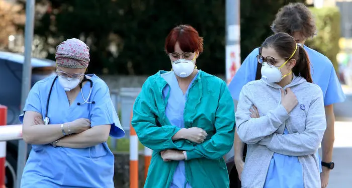 Coronavirus: fanno razzia in ospedale di mascherine e gel disinfettante