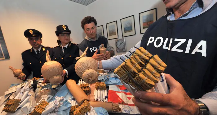 Botti: un 26enne muore per spegnere un rogo Nel Napoletano 48 feriti