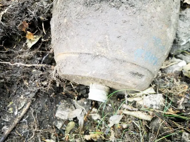 Foto bomba di aereo trovata nei boschi sopra Romagnano