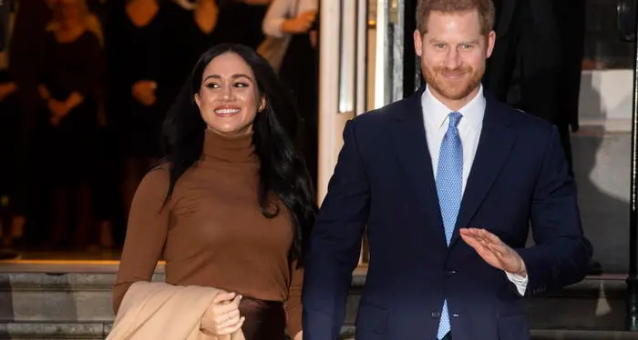 Harry e Meghan rinunciano allo status di reali