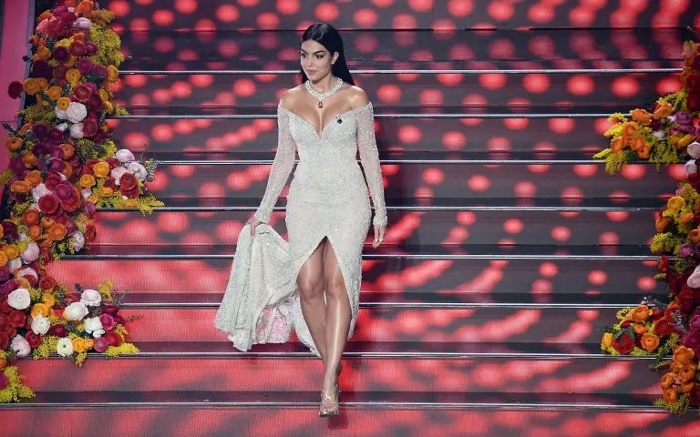 epa08198625 Argentine model Georgina Rodriguez, partner of Portuguese soccer star Cristiano Ronaldo, walks on stage at the Ariston theatre during the 70th Sanremo Italian Song Festival in Sanremo, Italy, 06 February 2020. The festival runs from 04 to 08 February. EPA/ETTORE FERRARI