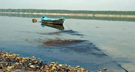 Vienna: striscia di petrolio di 30 km sul Danubio Chiusi i pozzi d'acqua potabile