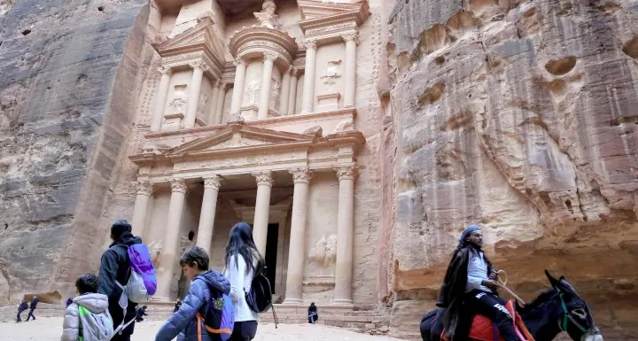 Turista italiano muore a Petra ucciso dalla caduta di massi era un piacentino di 32 anni