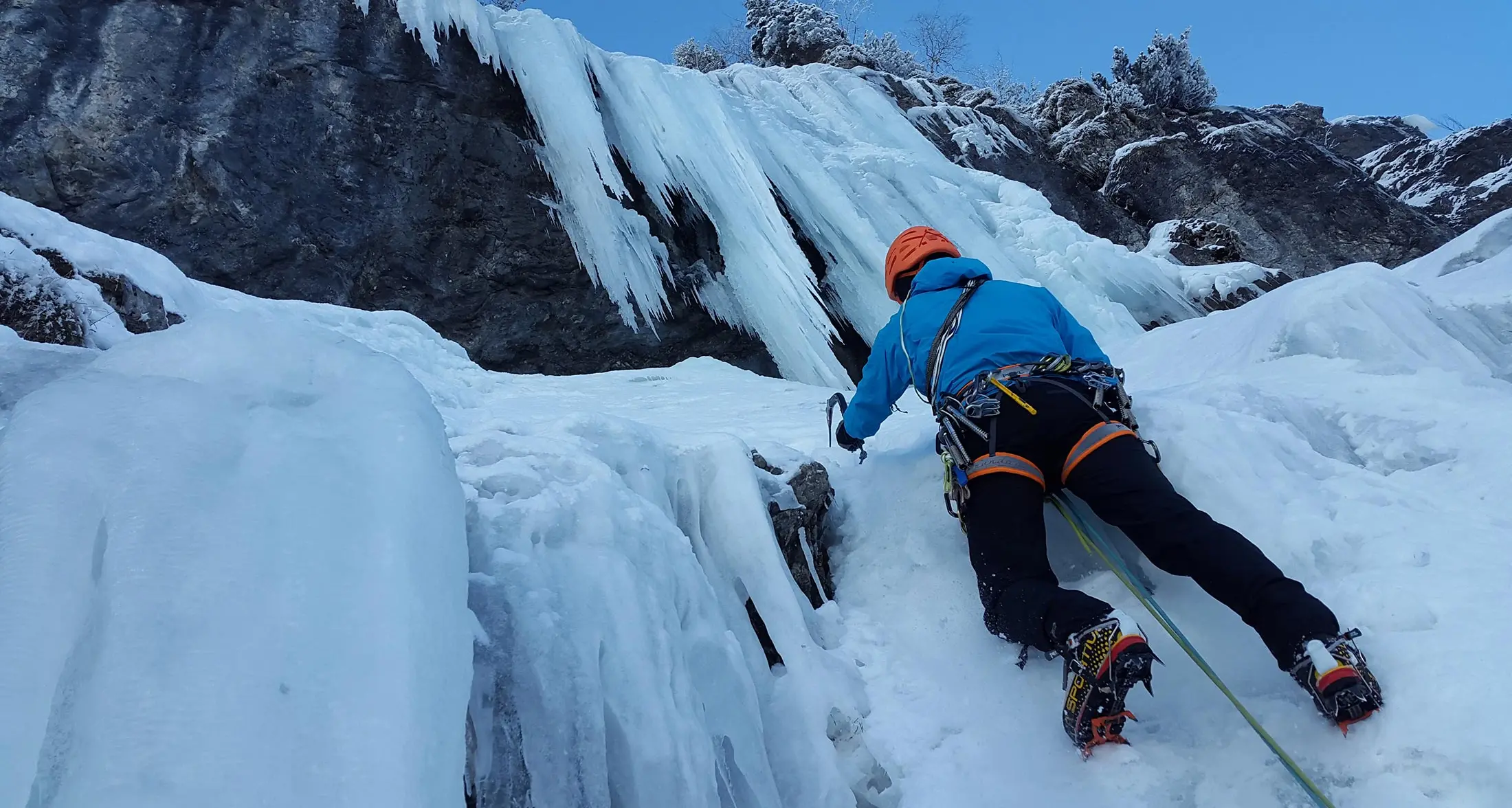 Soccorso Alpino, intervento sulle cascate di ghiaccio di Rabbi per un alpinista ferito