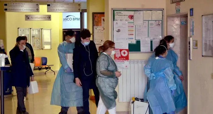 Coronavirus: cosa si deve fare per prevenire il contagio da lavarsi le mani all'isolamento