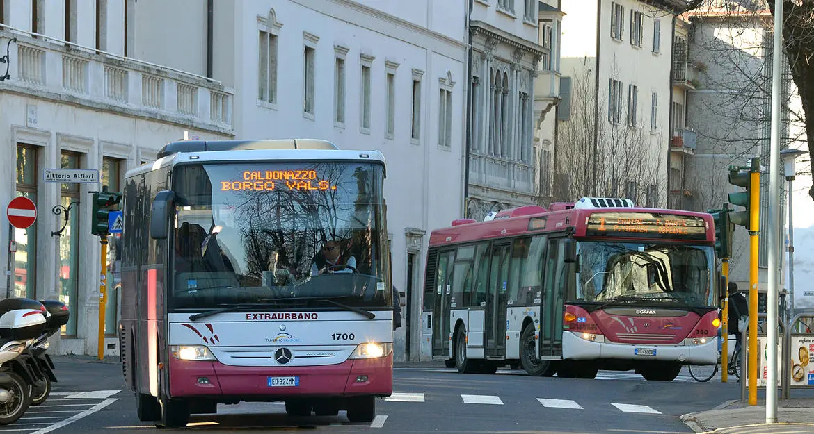 Virus, con le scuole chiuse meno corse su bus e corriere: in vigore l'orario \"ridotto\"