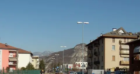 Insulta un ragazzino e lo insegue in auto Paura per un 14enne