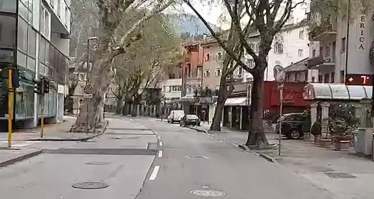 Coronavirus: Trento deserta Sulla strada alle 7 di mattina solo vuoto e silenzio - VIDEO