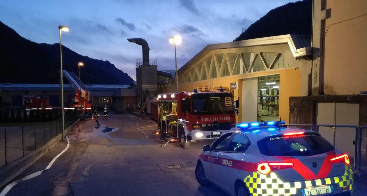 Pieve di Bono, pompieri in azione per domare un incendio al Bic