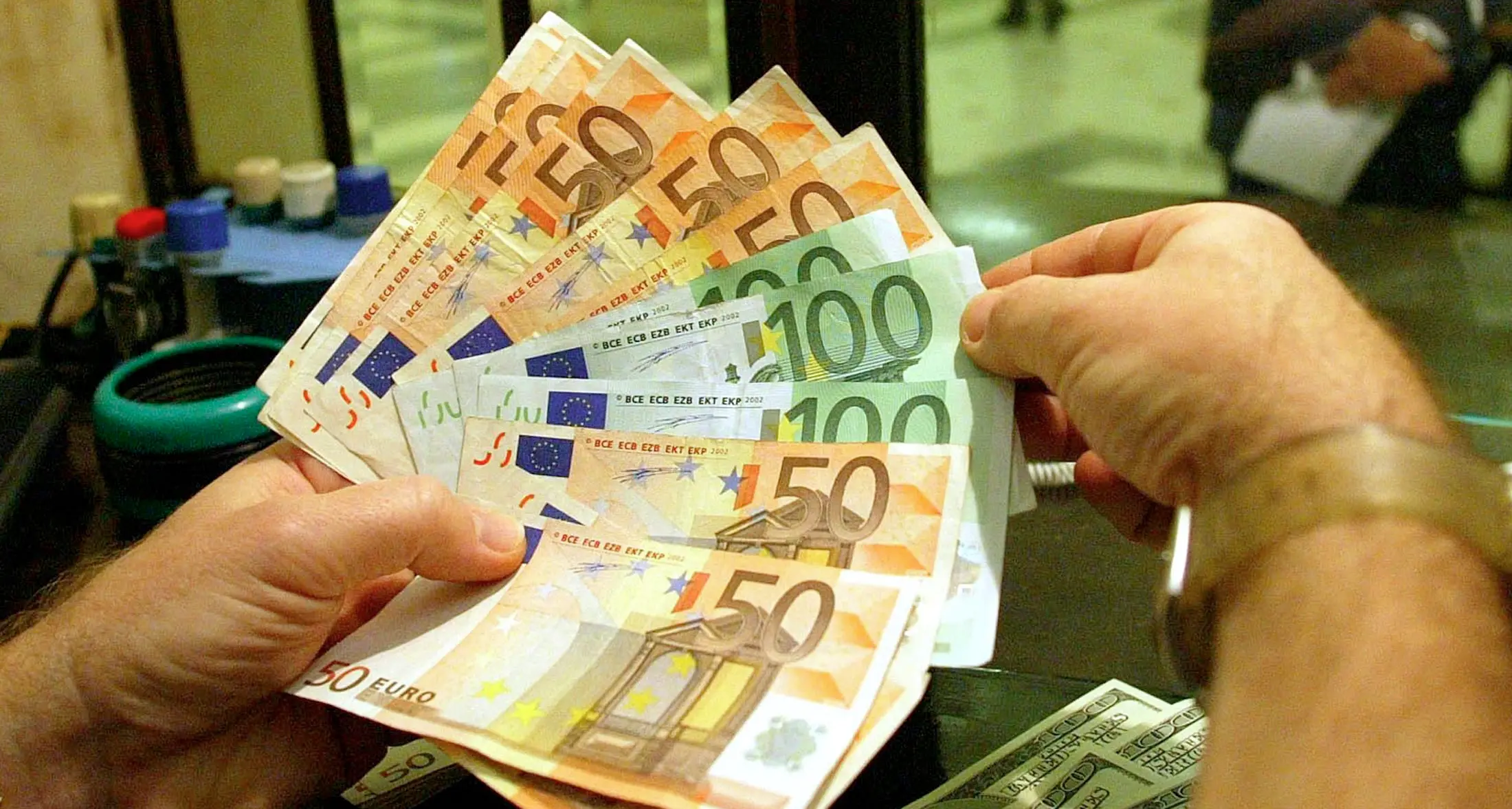 Tredicesime più magre di 30 milioni La cassa integrazione taglia la gratifica