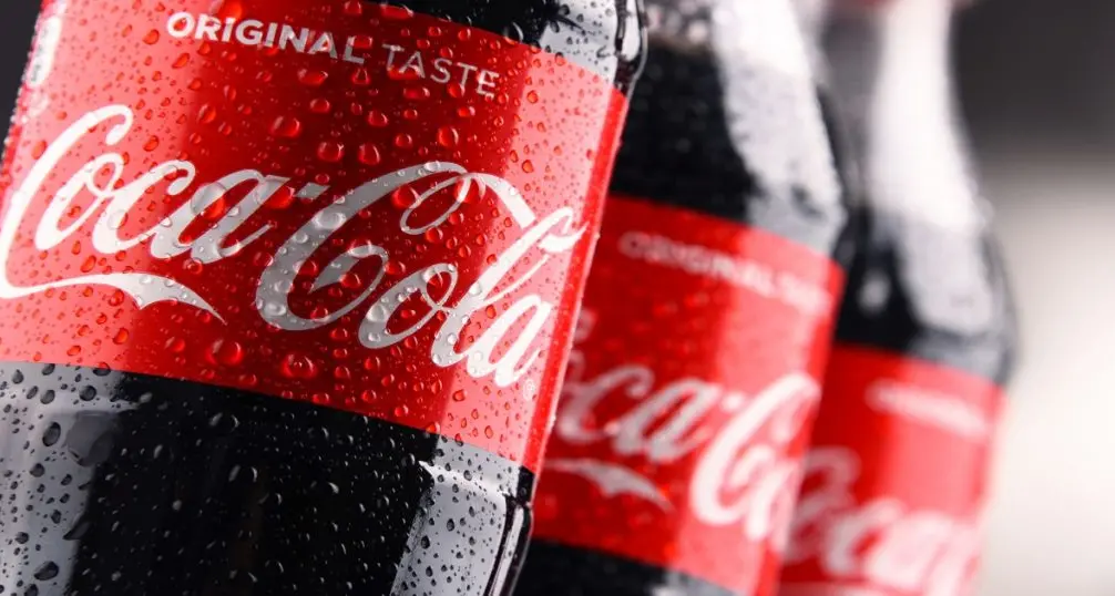 Coca Cola con filamenti di vetro otto lotti di bottigliette ritirate dal mercato in Italia e Austria