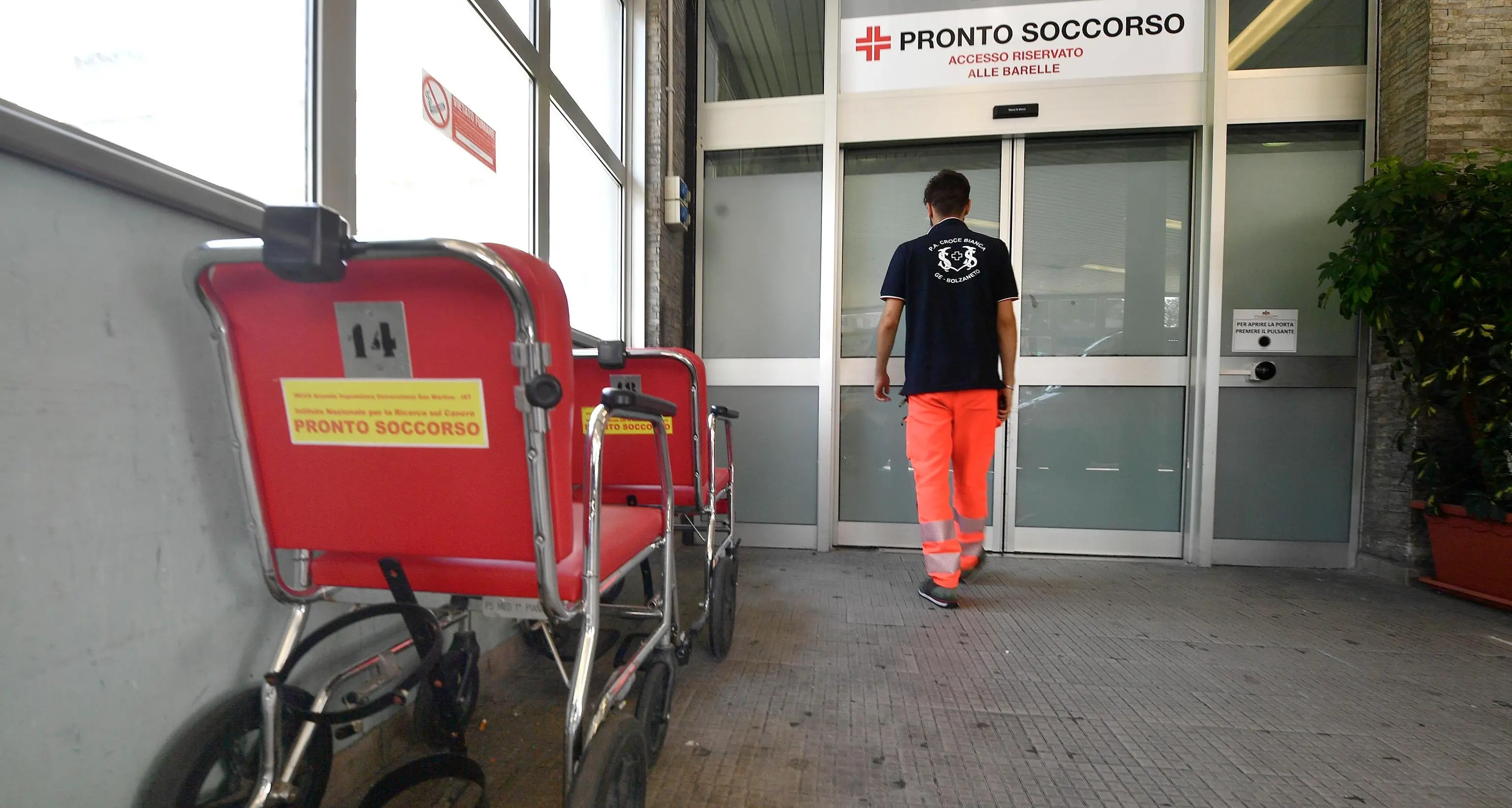Gli danno fuoco con l'accendino gravissimo un uomo trentino al reparto Grandi Ustionati