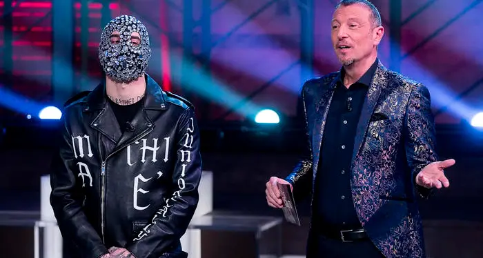 Sanremo, tutti contro Cally Il rapper: «Arte è libertà»