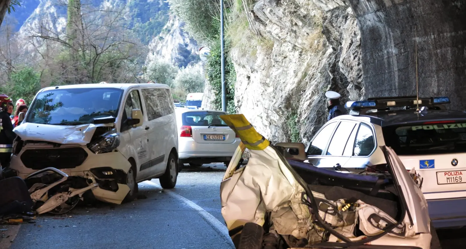 Gravissimo incidente a Limone sulla Gardesana questa mattina: coinvolte tre automobili
