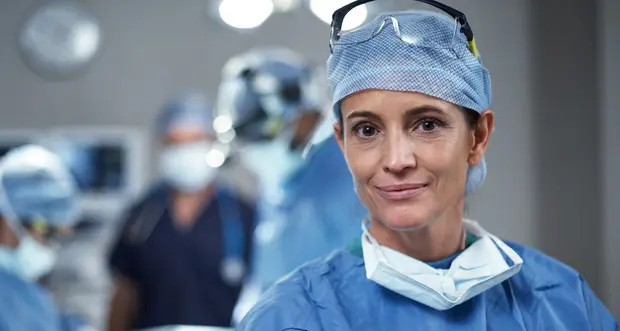 Sale operatorie sempre più rosa, le ragazze scelgono la chirurgia