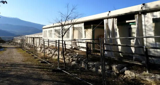 I profughi di nascosto al campo di Marco? La Provincia porterà via i container