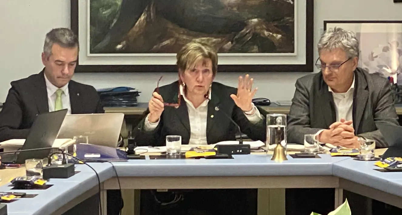 Dopo il vicepresidente Marco Misconel , presidente della Cassa Rurale Val di Fiemme, dimessosi nei giorni scorsi, ieri è stata la volta di altri due rappresentanti del credito persi dal consiglio di amministrazione della Federazione trentina della coopera
