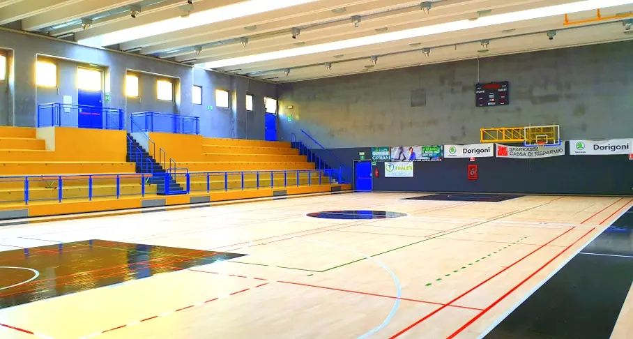 Ristrutturata la palestra alle Damiano Chiesa spazio per basket e volley