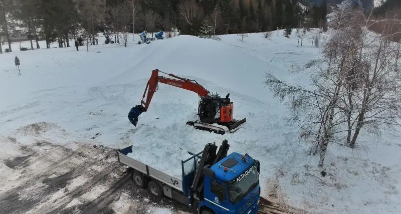 Trecento metri di Marcialonga su neve artificiale prodotta con XN e gli scarti di Vaia