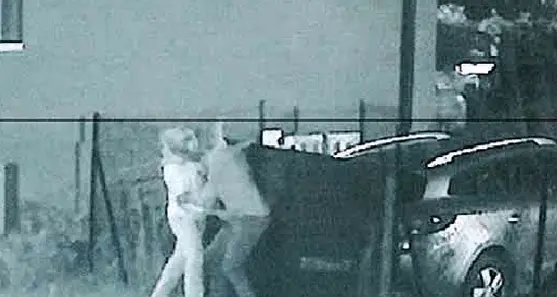 Se a molestare è una donna Condannata a 10 mesi per violenza sessuale