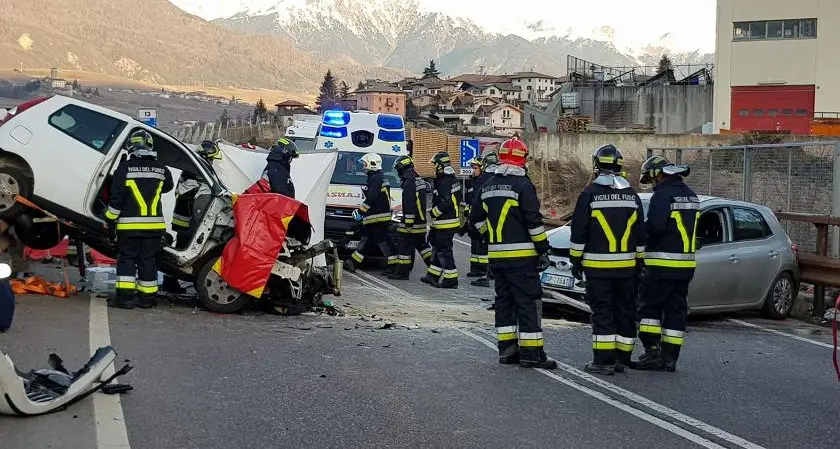 Terribile scontro frontale a Taio deceduto un automobilista e altri due sono feriti