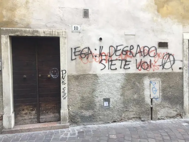 scritte contro la lega - vicolo santa maria maddalena