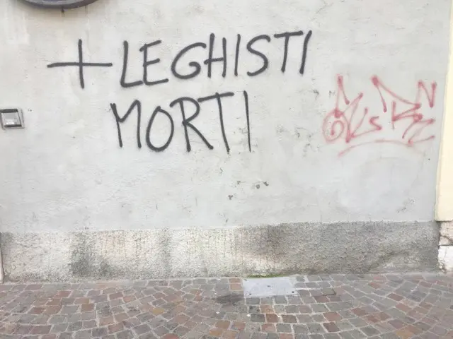 scritte contro la lega - piazza garzetti