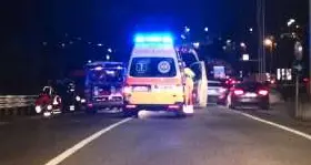 Frontale tra due scooter: feriti i conducenti caos nella zona del Quercia