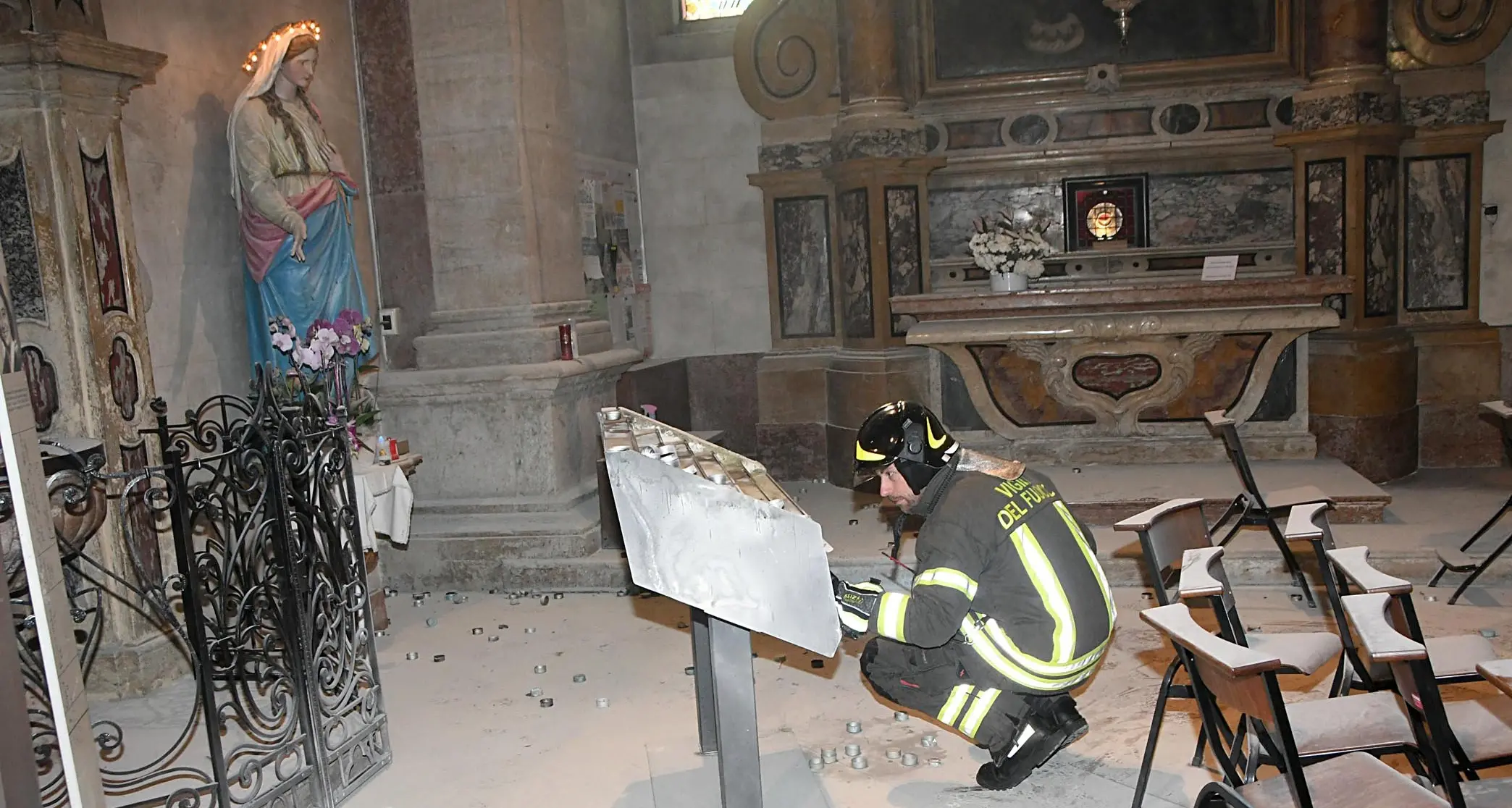 Allarme incendio a Santa Maria Maggiore La chiesa è stata evacuata e transennata
