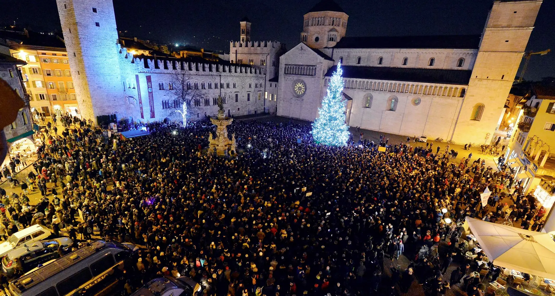 Le Sardine avvertono: venerdì è stato solo l'inizio L'organizzatore Lorenzo Lanfranco in campo: «Alle elezioni comunali di Trento saremo d'aiuto»