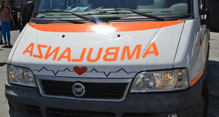 Via Brennero, donna ferita nello schianto in auto