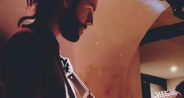 Concerto serale al bar: rubata la chitarra al gruppo Mad Medulla