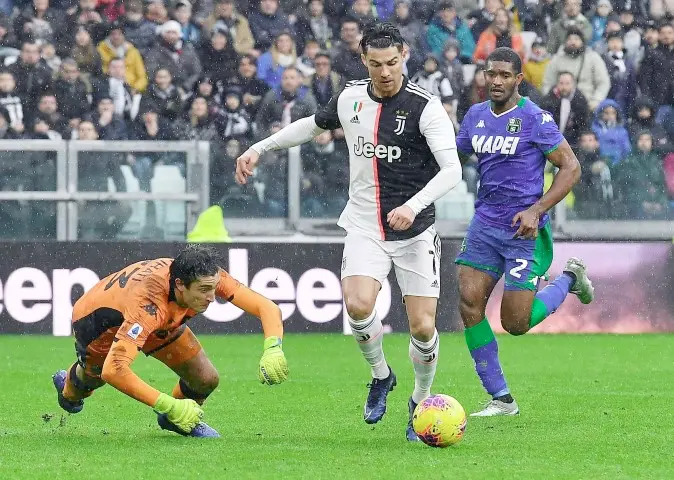 Juventus Cristiano Ronaldo and Sassuolos Stefano Turati in action during the italian Serie A soccer match Juventus FC vs USC Sassuolo at the Allianz stadium in Turin, Italy, 1 December 2019 ANSA/ ALESSANDRO DI MARCO